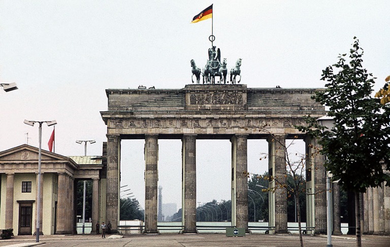DE000807 Saksa (DDR) Berliinin Brandenburger Tor 1977