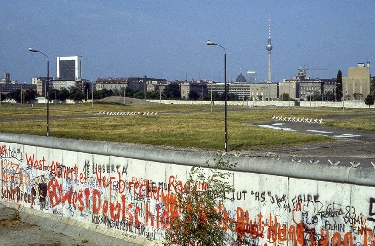 DE015714 Saksa Berliinin muuria lännestä 1983